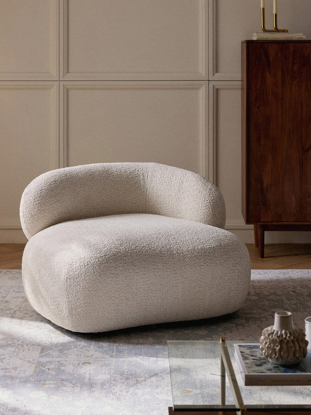 Alba Lounge Chair in Teddy Bouclé — Light Grey