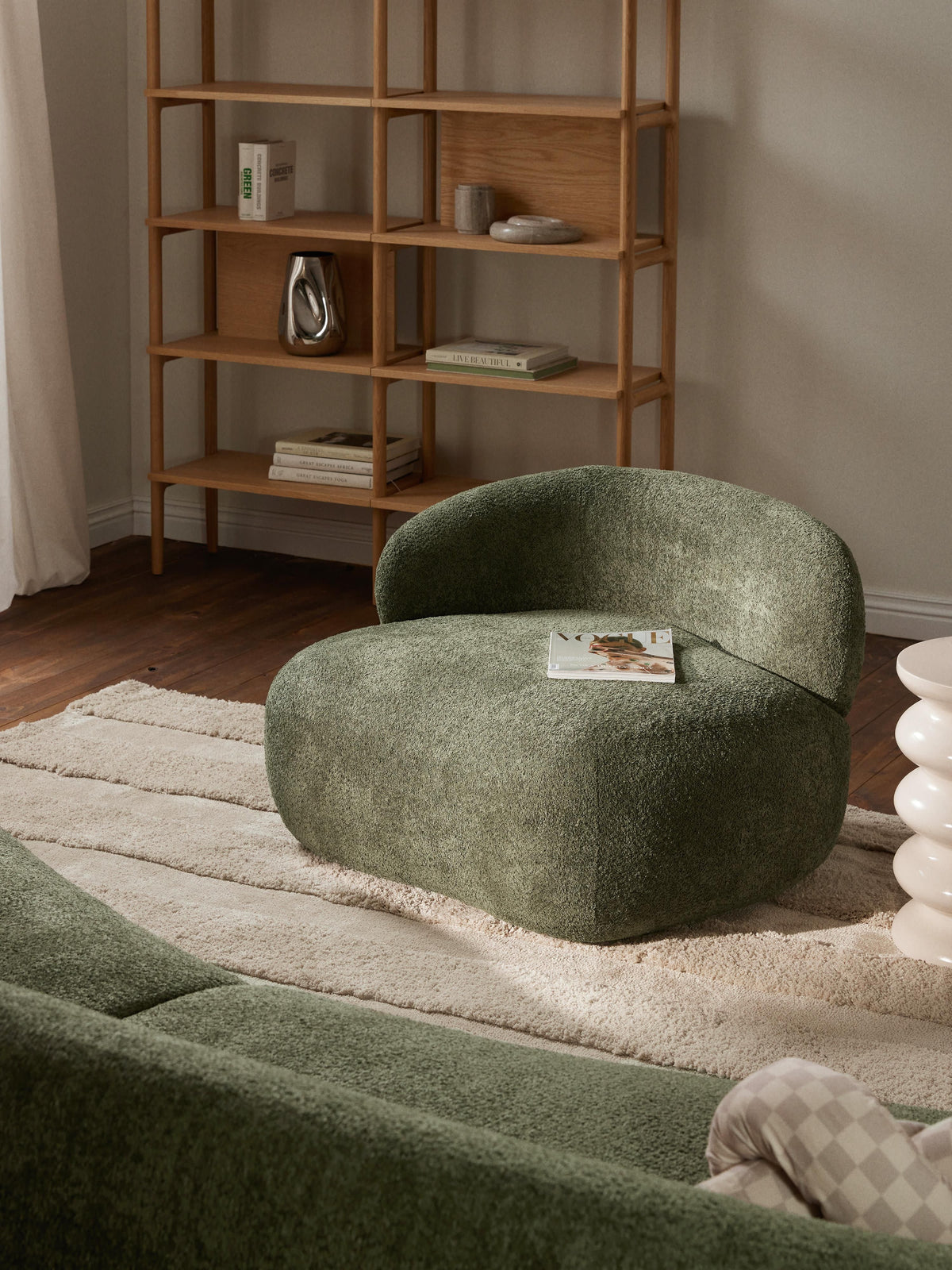 Alba Lounge Chair in Teddy Bouclé — Anthracite